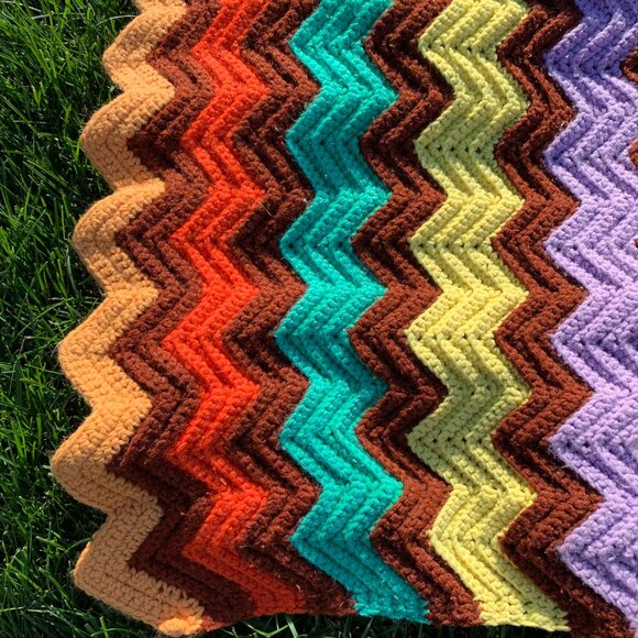 Vintage 70s Crochet Afghan Hand Knit Colourful Wool Throw Boho Retro Blanket - Picture 4 of 8